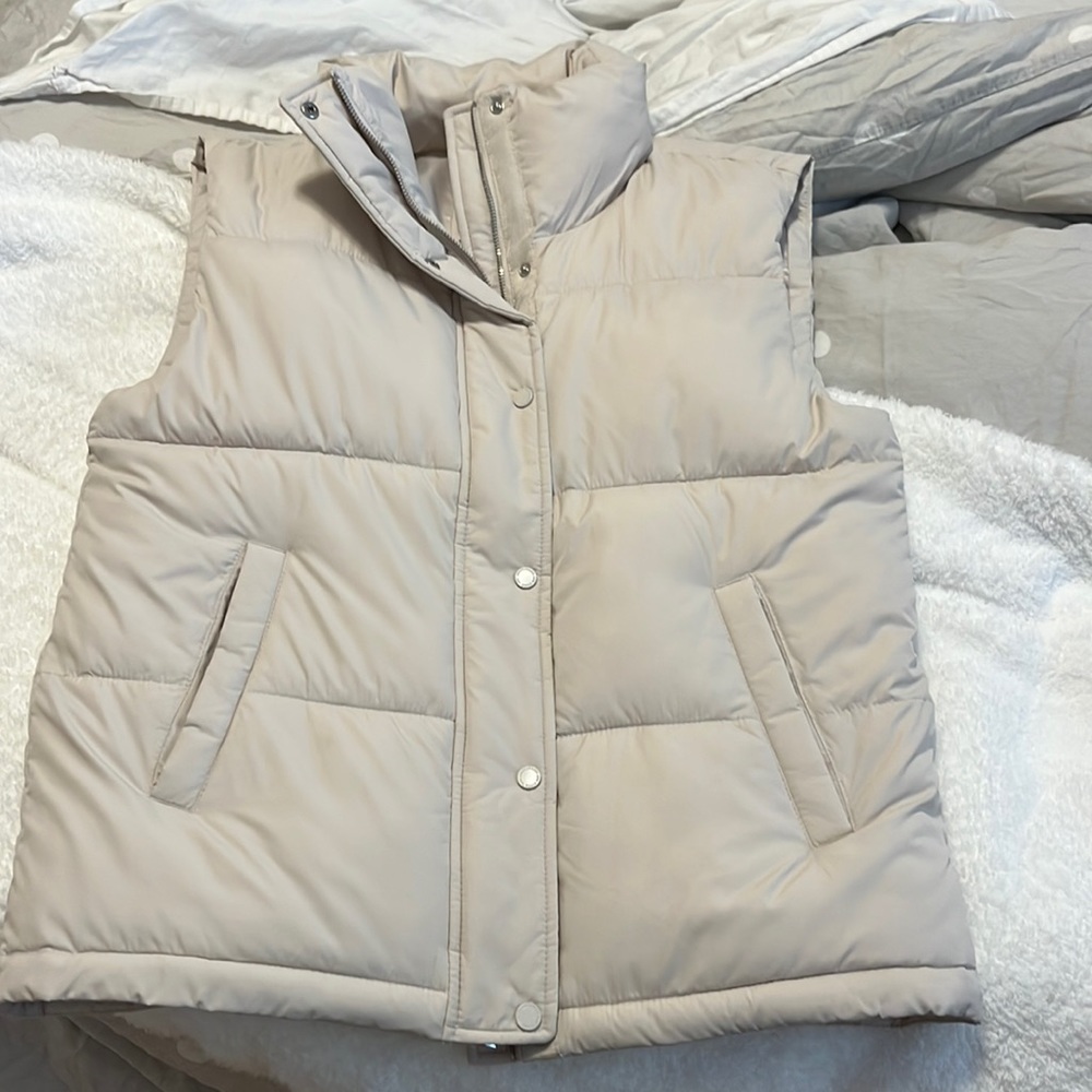 Cream Oversized Abercrombie Puffer Vest